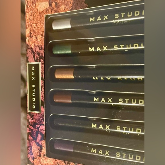 6 PRO PENCIL EYELINERS - Picture 2 of 3